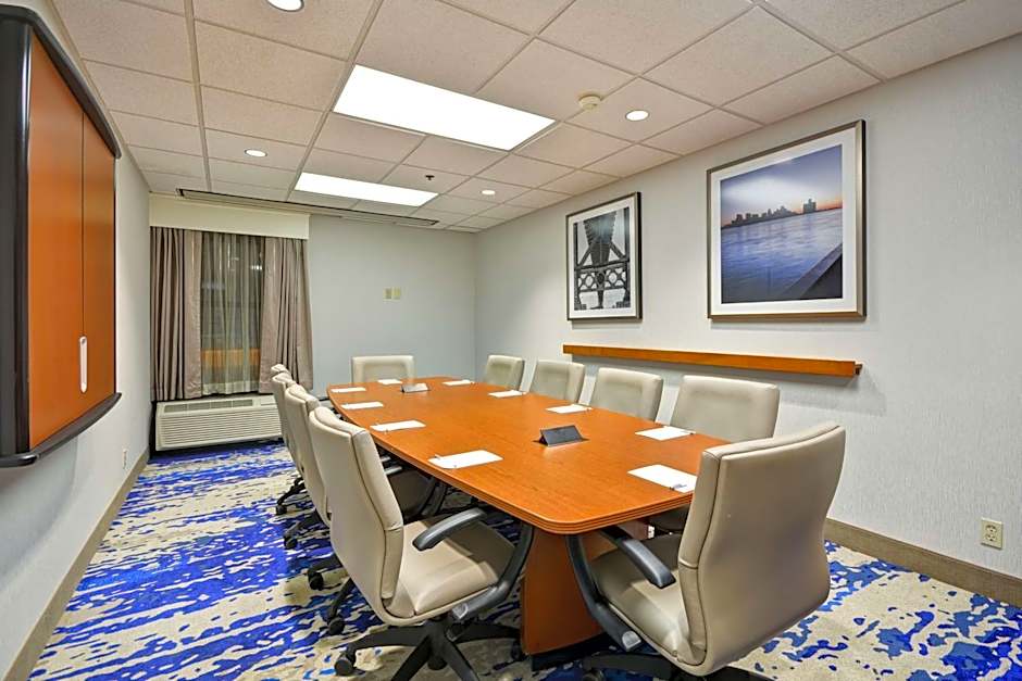 Hampton Inn By Hilton Detroit/Northville