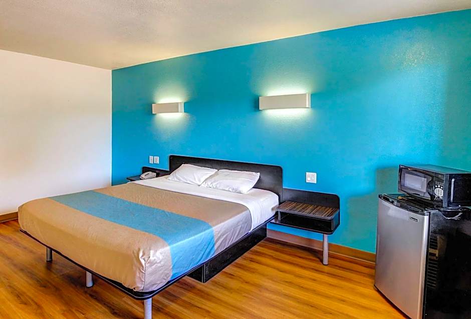 Motel 6 Waco - Lacy Lakeview