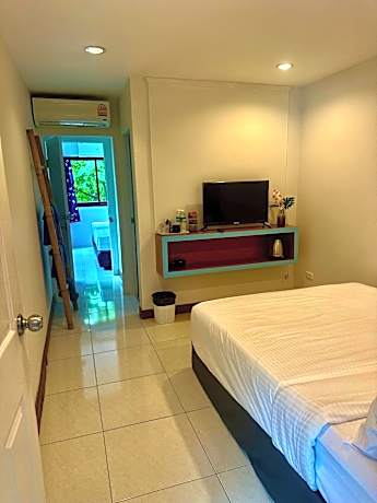 Family Room with Garden View