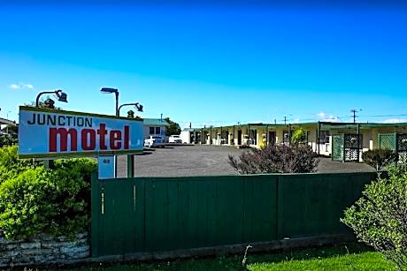 Junction Motel Sanson-Truck Motel