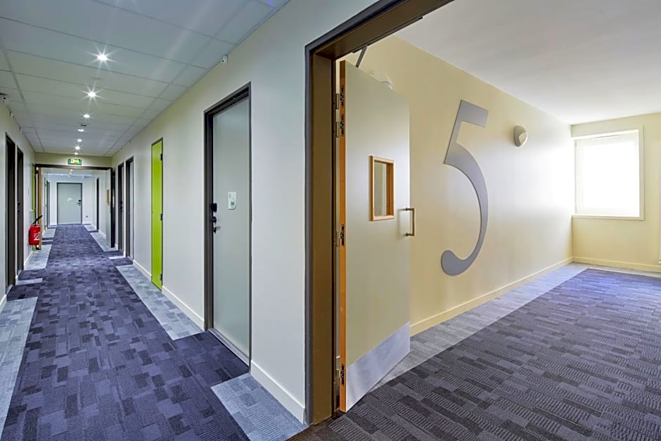 CAMPANILE PARIS SUD - Saclay