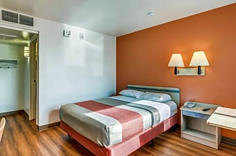 Queen Room - Disability Access - Roll in Shower