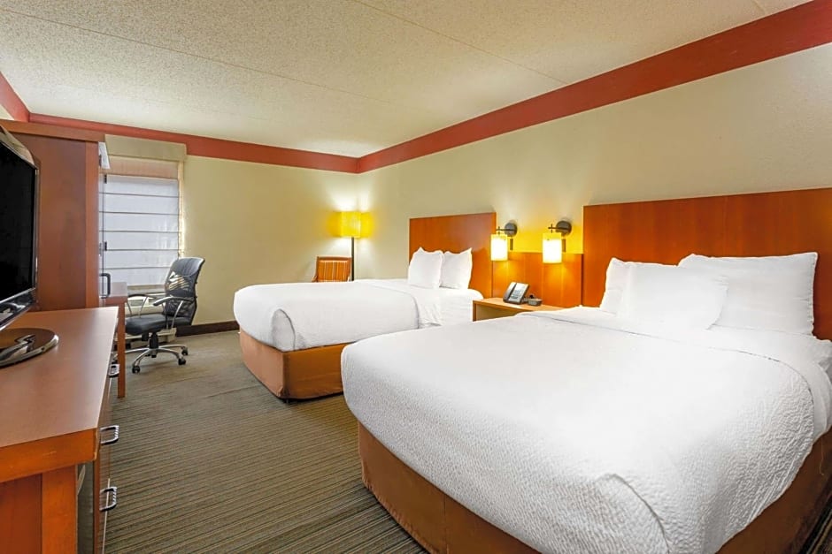 La Quinta Inn & Suites by Wyndham Charlotte Airport North