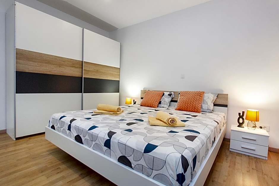 Villa Dalmatian Child with swimming pool, close to the beach