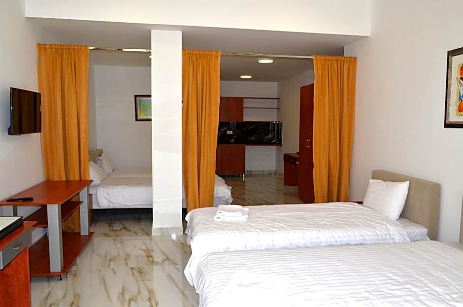 Photo 1 sur 8 de Quadruple Room