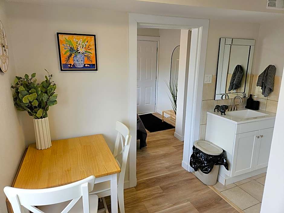 JstLikeHome - Old Ottawa Suite & Guesthouse