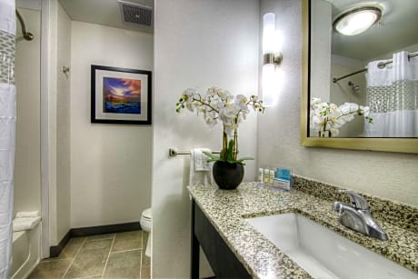 2 Queens Hearing Accessible Nonsmoking