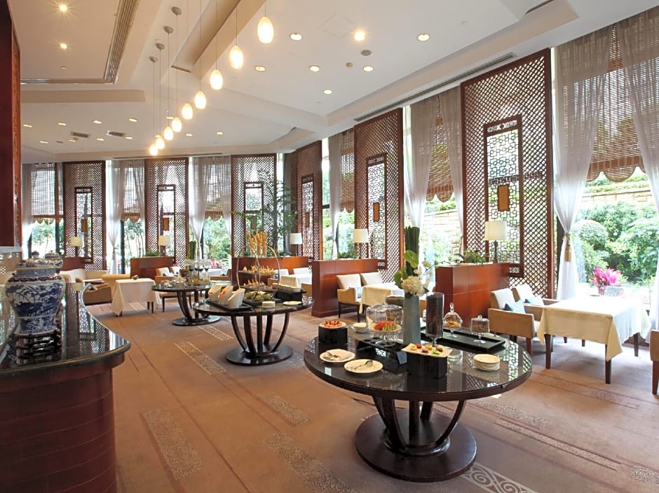 Zhongwei Green Lake Hotel Kunming