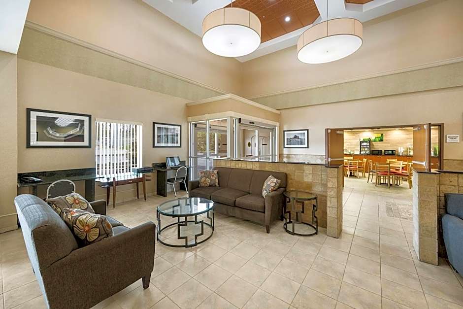 Quality Inn & Suites Fishkill South near I-84