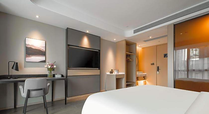 Atour Hotel (Jiangyin Binjiang Middle Road Sports Center)