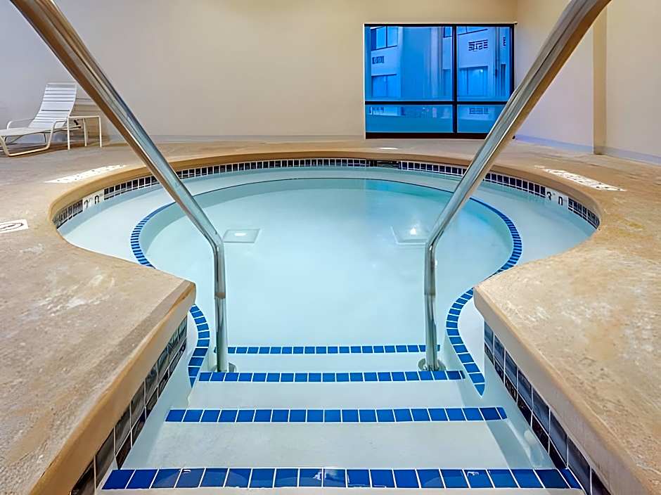 Crowne Plaza Milwaukee South By IHG