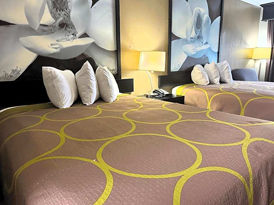 Super 8 by Wyndham Tupelo Airport