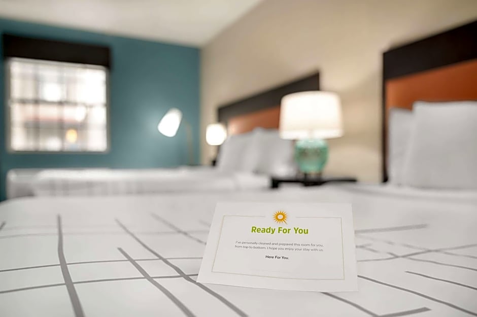 La Quinta Inn & Suites by Wyndham Columbus Airport Reynoldsburg