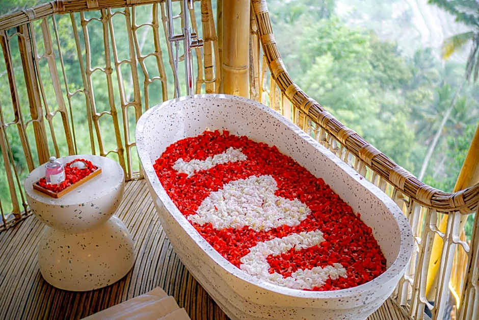 3 Bdr - Luxury Cliffside Bamboo Villa