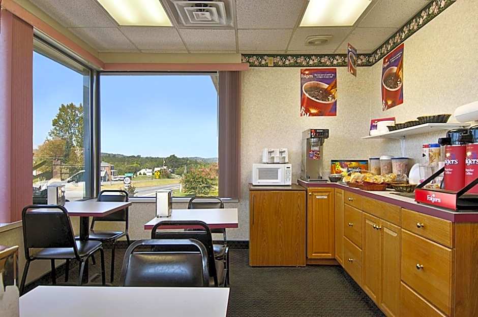 Travelodge by Wyndham Ridgeway Martinsville Area
