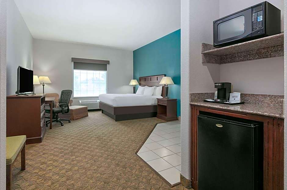 Baymont Inn & Suites by Wyndham Glen Rose