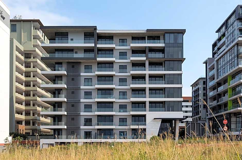 Luxury Bellagio 302 with Sea Views and Inverter