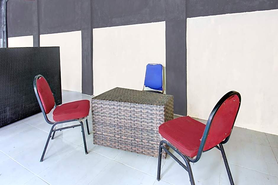 OYO Life 93155 Wisma Sarah