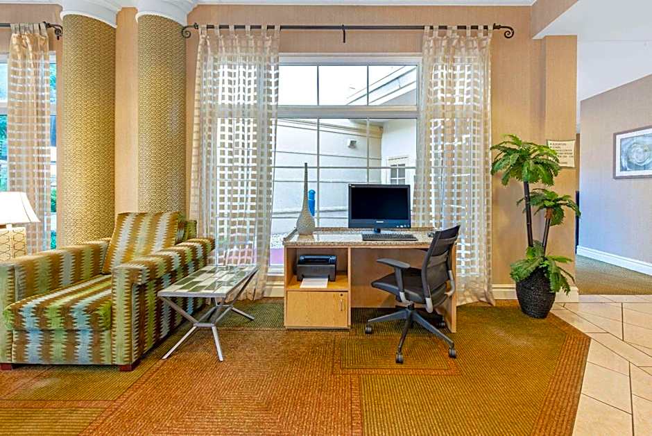 La Quinta Inn & Suites by Wyndham Usf (Near Busch Gardens)