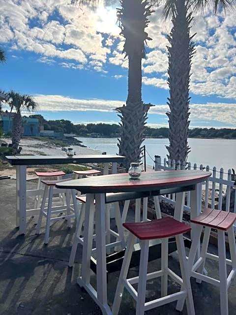 Quality Inn & Suites Gulf Breeze Bayside near Pensacola Beach