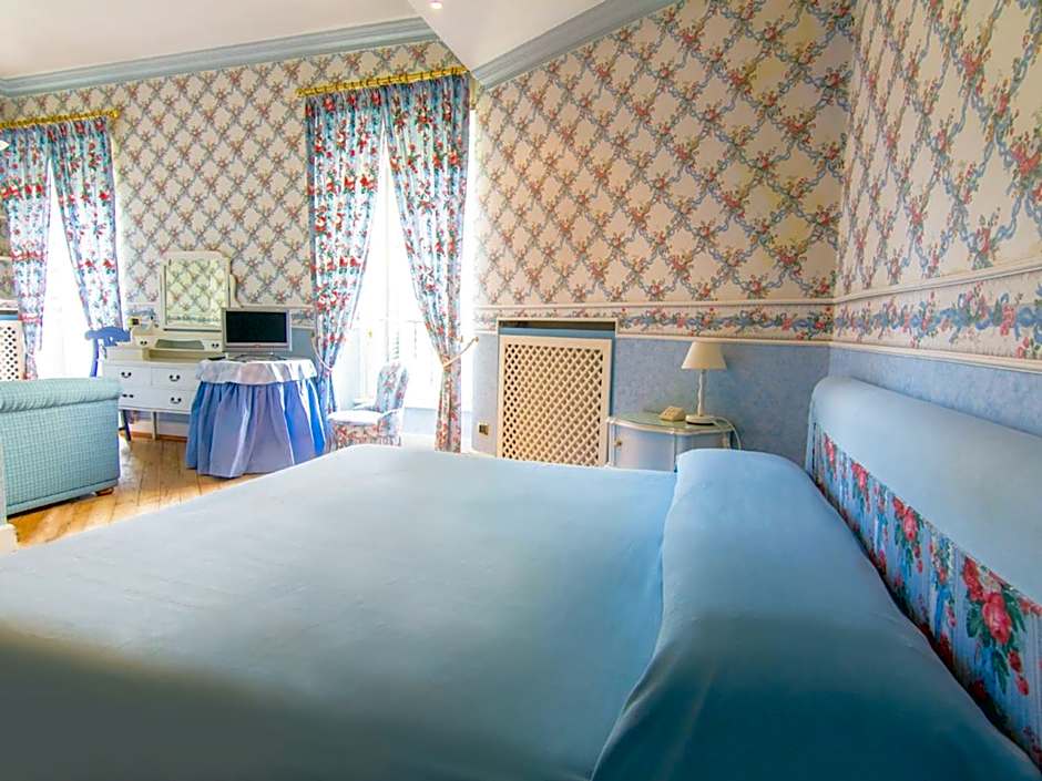 Photo 1 of 4 of Deluxe 1 Extra Bed