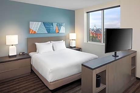 King Studio Suite with Kitchen, Tub and Sofa Bed - Disability Access