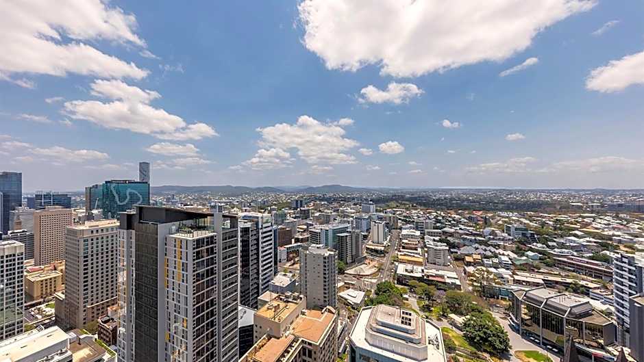Oaks Brisbane Aurora Suites