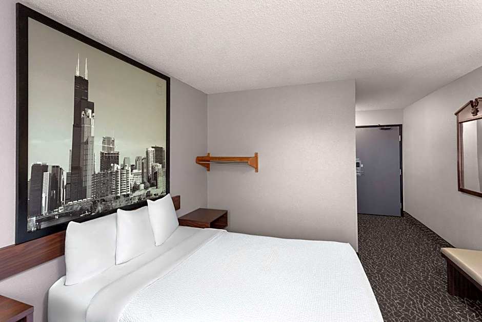 Super 8 by Wyndham Romeoville Bolingbrook