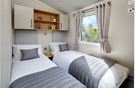 Pet friendly Gold Caravan 2 Bed