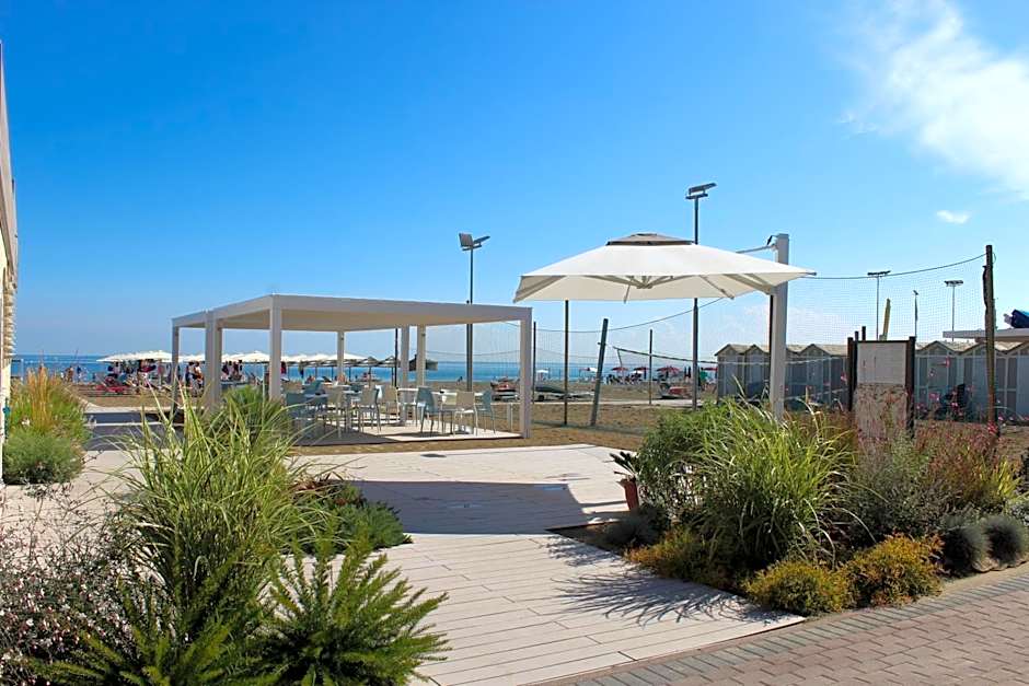 Hotel Liberty Beach - Parking & Beach