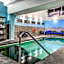 Elevated Penthouse - Pool, Hot Tub & Relaxing Atmosphere!