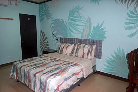 Studio Apartment with Queen Bed