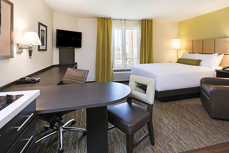 Candlewood Suites Pearl By IHG