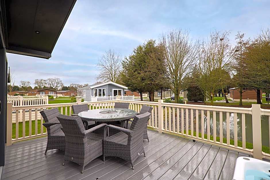 The Crucible lodge with Hot Tub