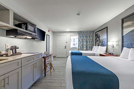 Queen Room with Two Queen Beds with Kitchenette