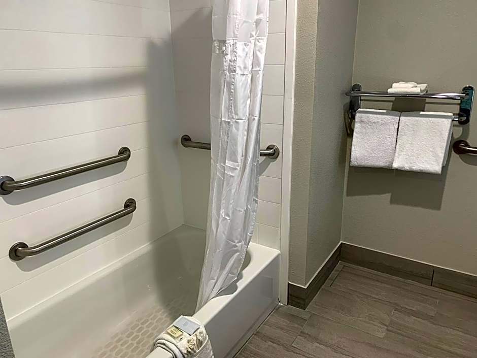 Holiday Inn Express & Suites Bridgeport by IHG