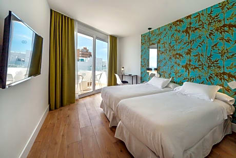 Twin Room Side Sea View with Balcony (2 Adults + 1 Child)