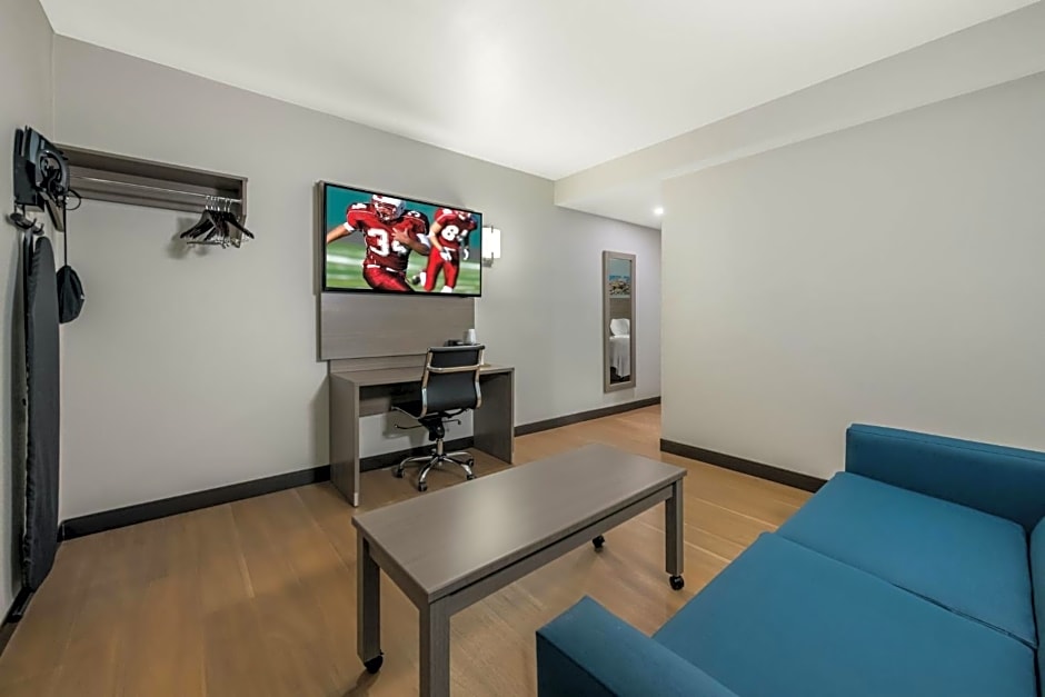 Red Roof PLUS & Suites Virginia Beach - Seaside