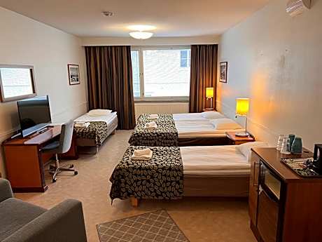 Deluxe Family Room