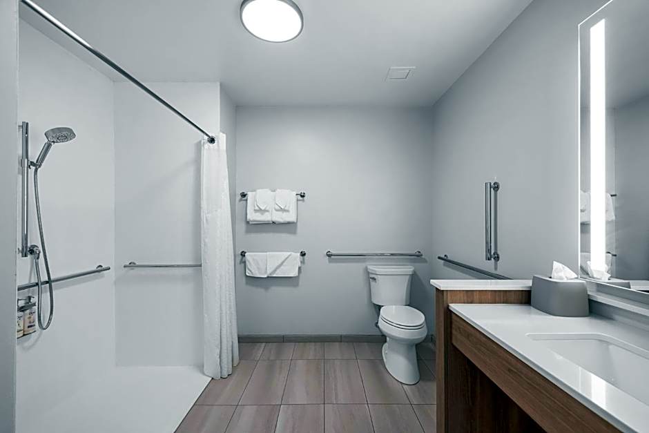 Holiday Inn Express & Suites Marinette By IHG
