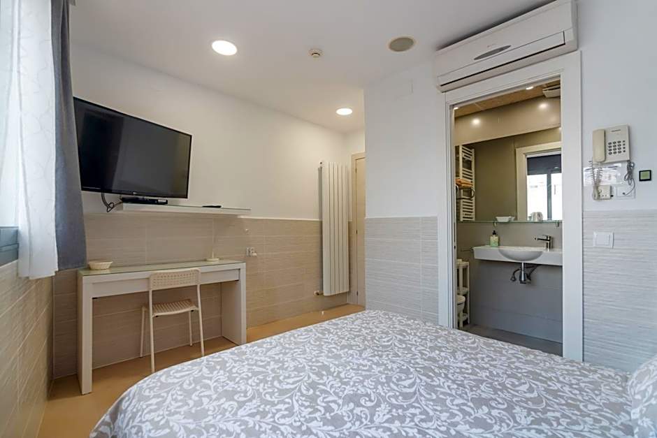 Hostal House