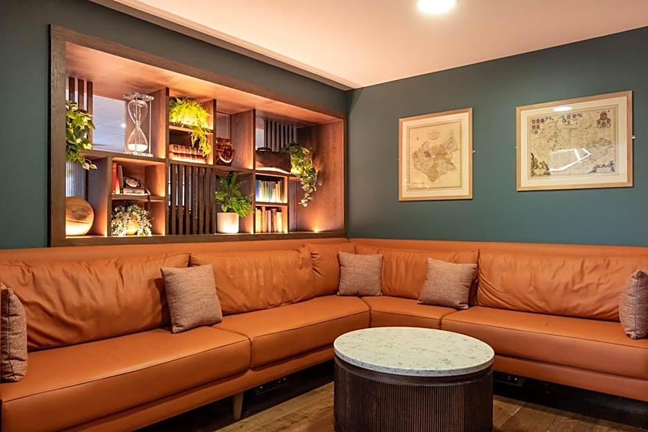 Burleigh Court Hotel and Leisure