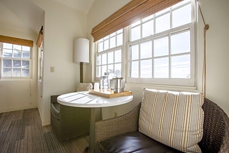 Standard Room, 1 King Bed, Ocean View