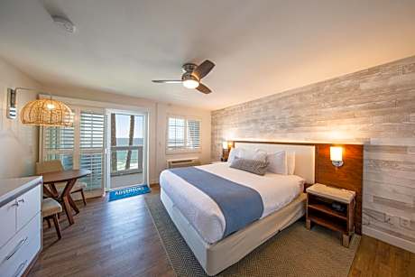Deluxe King Room with Ocean View