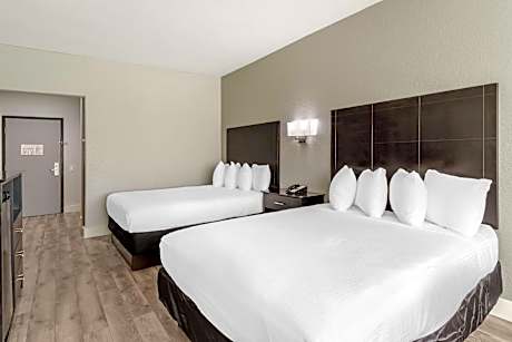 2 Queen Beds Non-Smoking Microwave And Refrigerator Full Breakfast