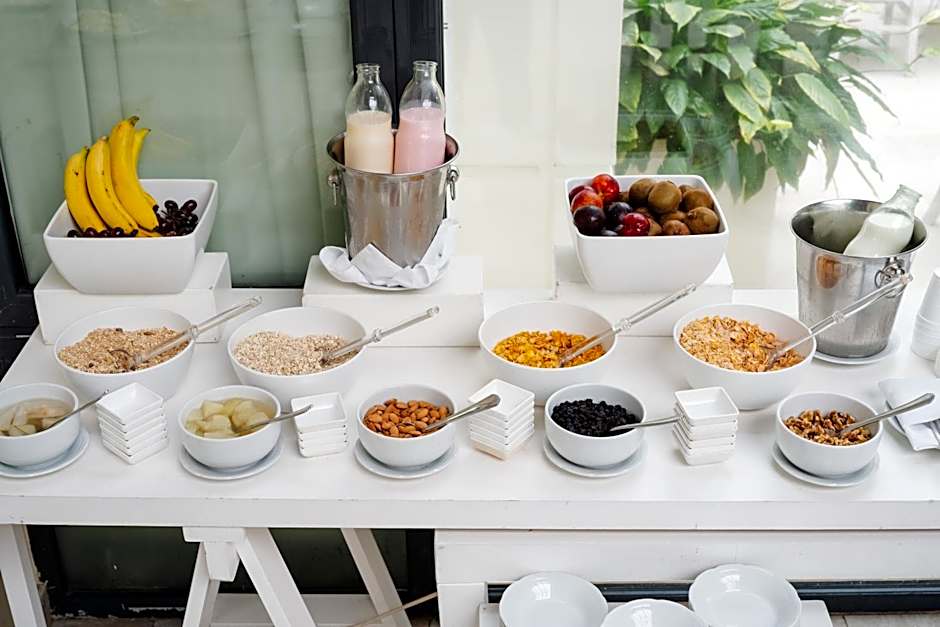 Loi Suites Recoleta Hotel