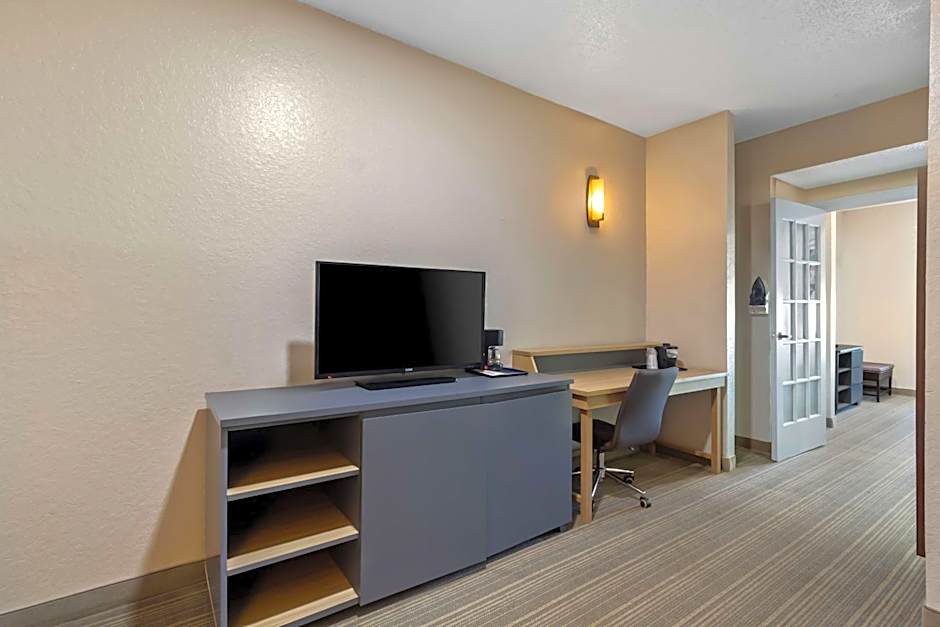 Sonesta Essential IAH Airport JFK Boulevard - Newly Renovated