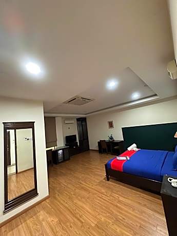 Deluxe Double Room (2 Adults + 1 Child)