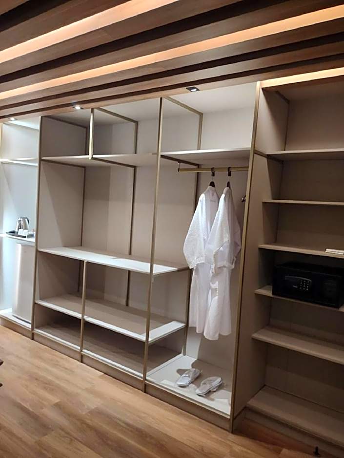 Photo 1 of 6 of Business 1 Queen Bed Suite