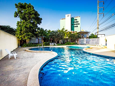 B2 Premier Hotel and Resort